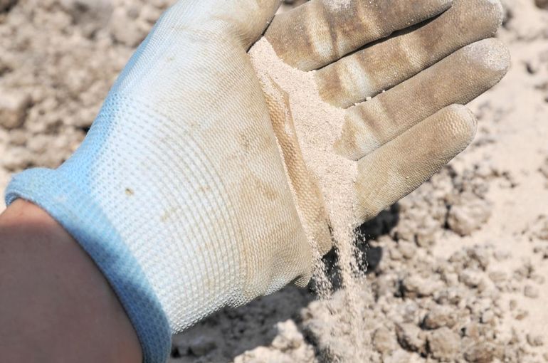 消石灰の使い方と効果とは？家庭菜園や農家で失敗しない活用法