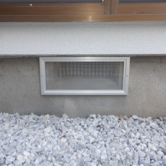 安全と快適性を守る：プロの換気口金網設置工事ガイド